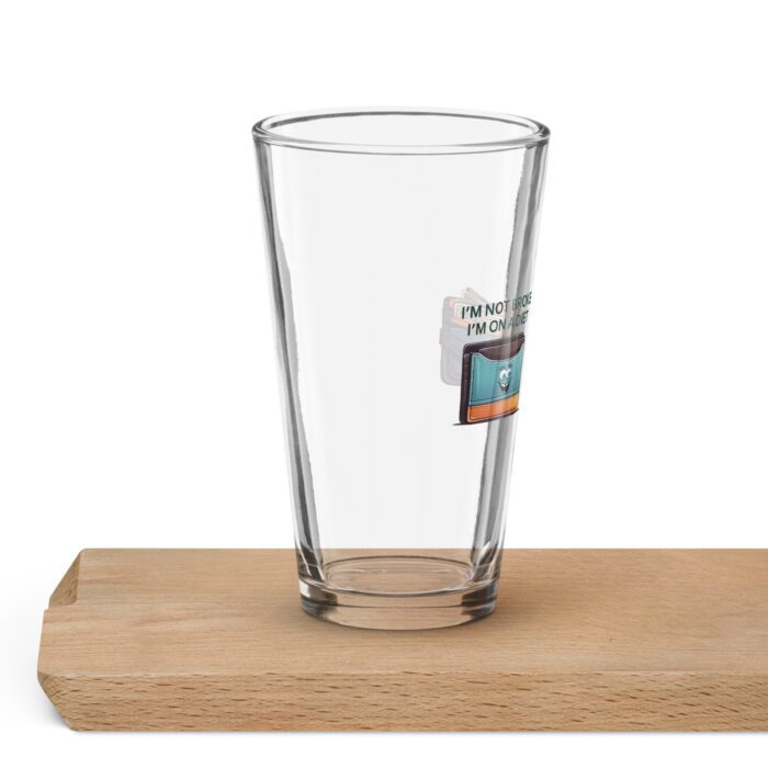 Im-Not-Broke,-Im-on-a-Diet - Shaker pint glass - Image 4